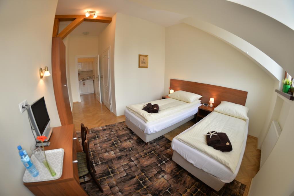 Royal Route 29 Comfort Rooms Kraków Rum bild