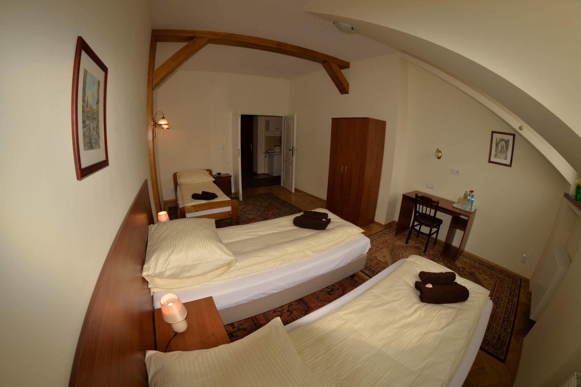 Royal Route 29 Comfort Rooms Kraków Exteriör bild