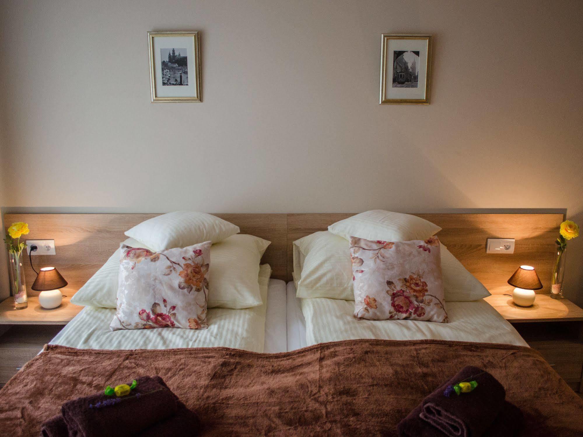 Royal Route 29 Comfort Rooms Kraków Exteriör bild